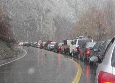 ترافیک سنگین در آزادراه تهران-قزوین و آزادراه تهران-قم ، جاده های 17 استان زیر بارش باران و برف است خبرنگاران