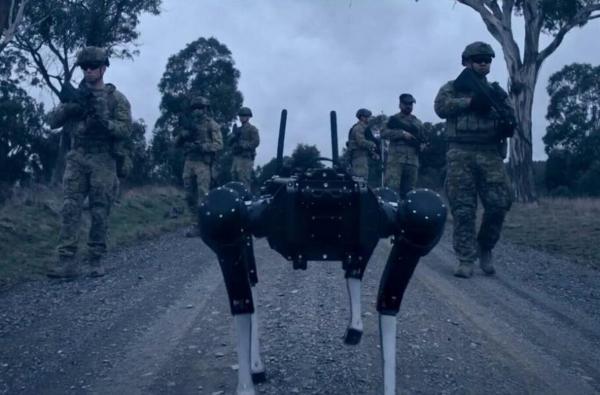 سربازان این سگ رباتیک جنگی را می توانند با فکر شان کنترل نمایند